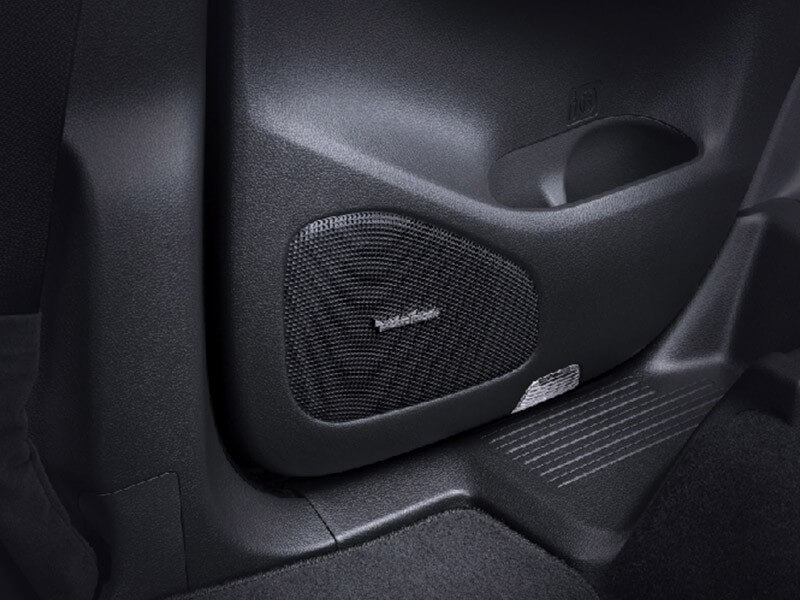 Mitsubishi Pajero Sport Rockford Fosgate-audio-system-2