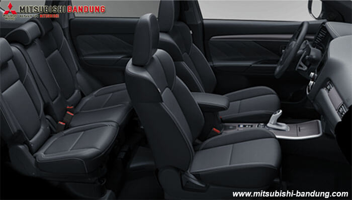 Interior Mitsubishi Outlander PHEV