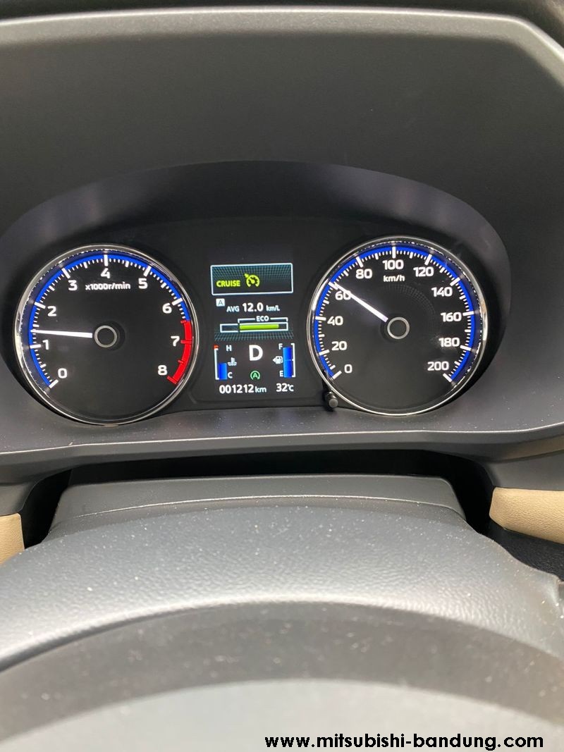 Xpander-Facelift-Bertransmisi-CVT-spidometer